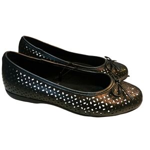 WHITE MOUNTAIN BY CLIFFS COLIN Women Cushioned Ballet Flat Size 6.5W